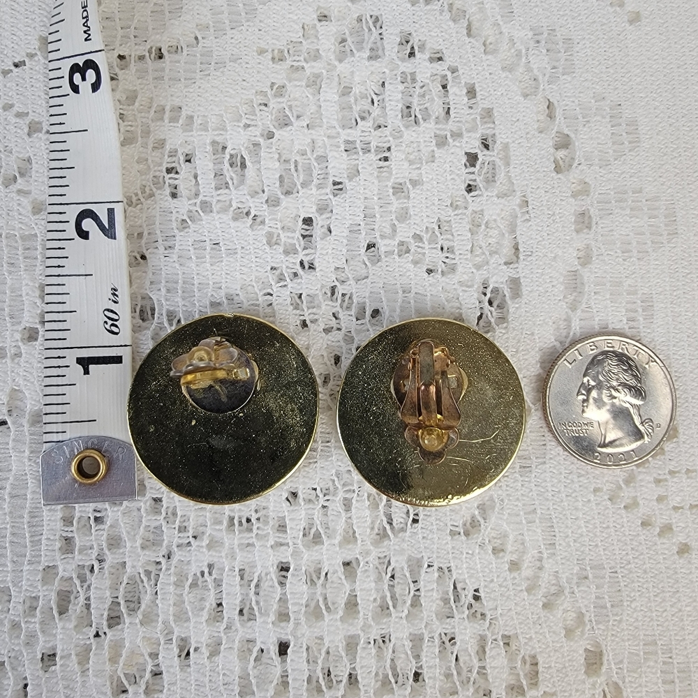 Two pairs of Vintage Clip On Earrings - Picture 9 of 12